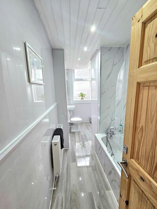 Spacious Haven With Free Parking غلاسغو المظهر الخارجي الصورة