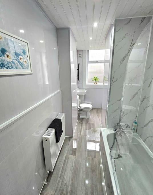Spacious Haven With Free Parking غلاسغو المظهر الخارجي الصورة