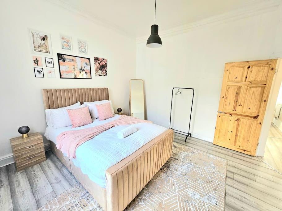 Spacious Haven With Free Parking غلاسغو المظهر الخارجي الصورة