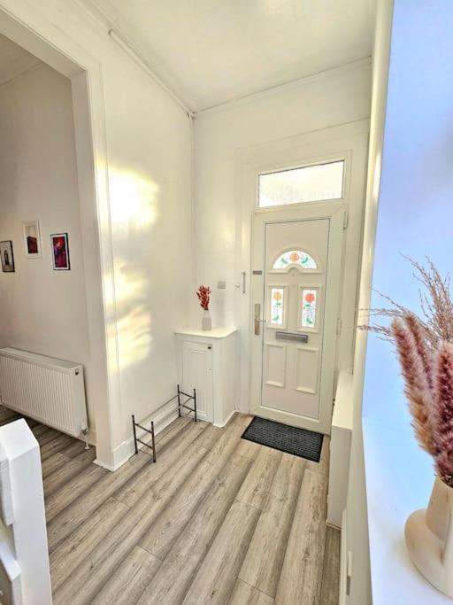 Spacious Haven With Free Parking غلاسغو المظهر الخارجي الصورة