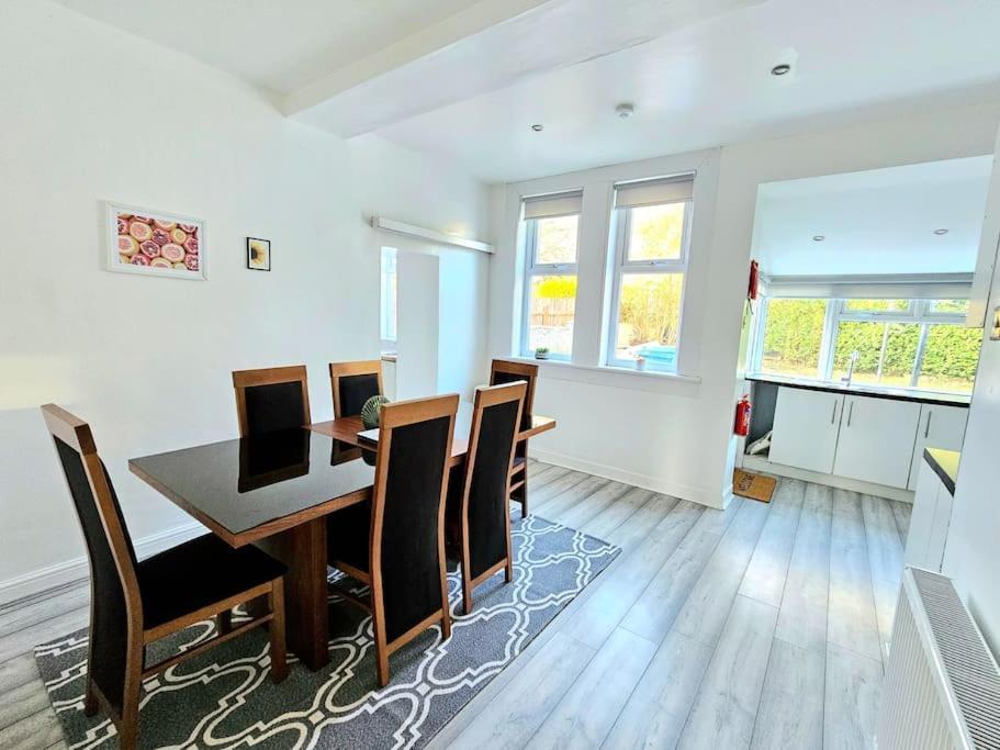 Spacious Haven With Free Parking غلاسغو المظهر الخارجي الصورة