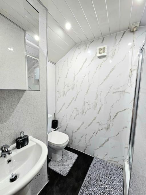 Spacious Haven With Free Parking غلاسغو المظهر الخارجي الصورة